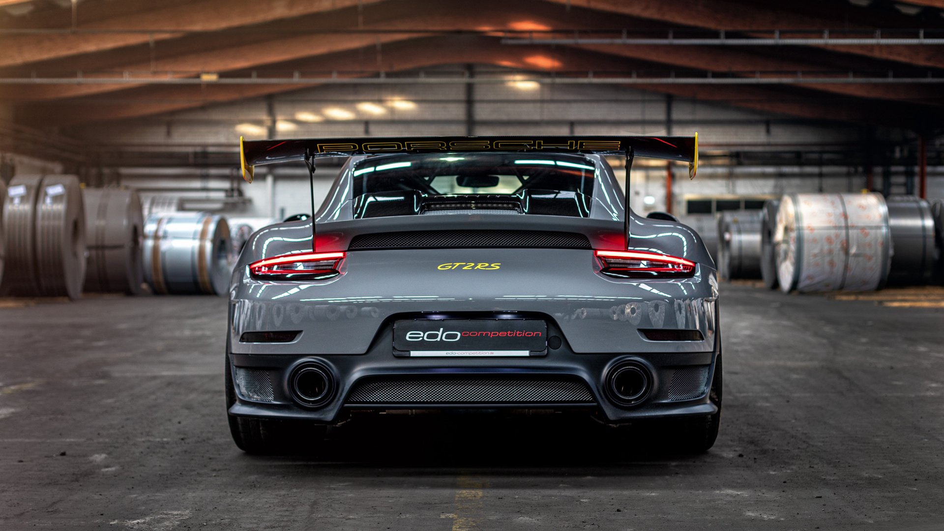 真空中的发动机轰鸣,当宇宙级火箭强压燃烧太阳